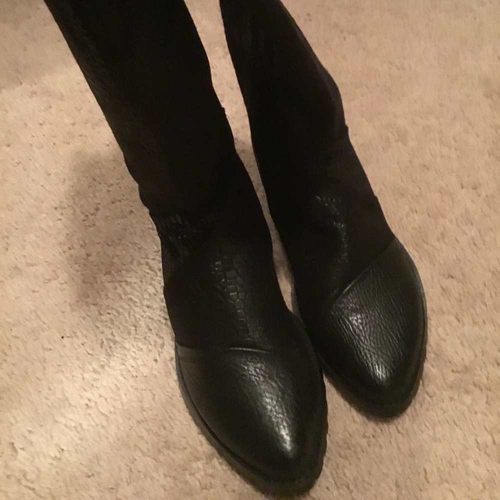 Women Knee high boots black